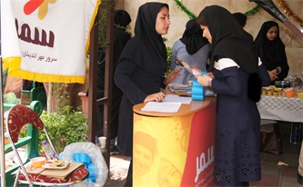 دستان دانشجویان واحد علوم دارویی دانشگاه آزاد با دستان فرزندان سمر گره خورد دستان دانشجویان واحد علوم دارویی دانشگاه آزاد با دستان فرزندان سمر گره خورد